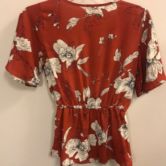 XS Floral Print Blouse. Great for work! - Picture 4 of 4